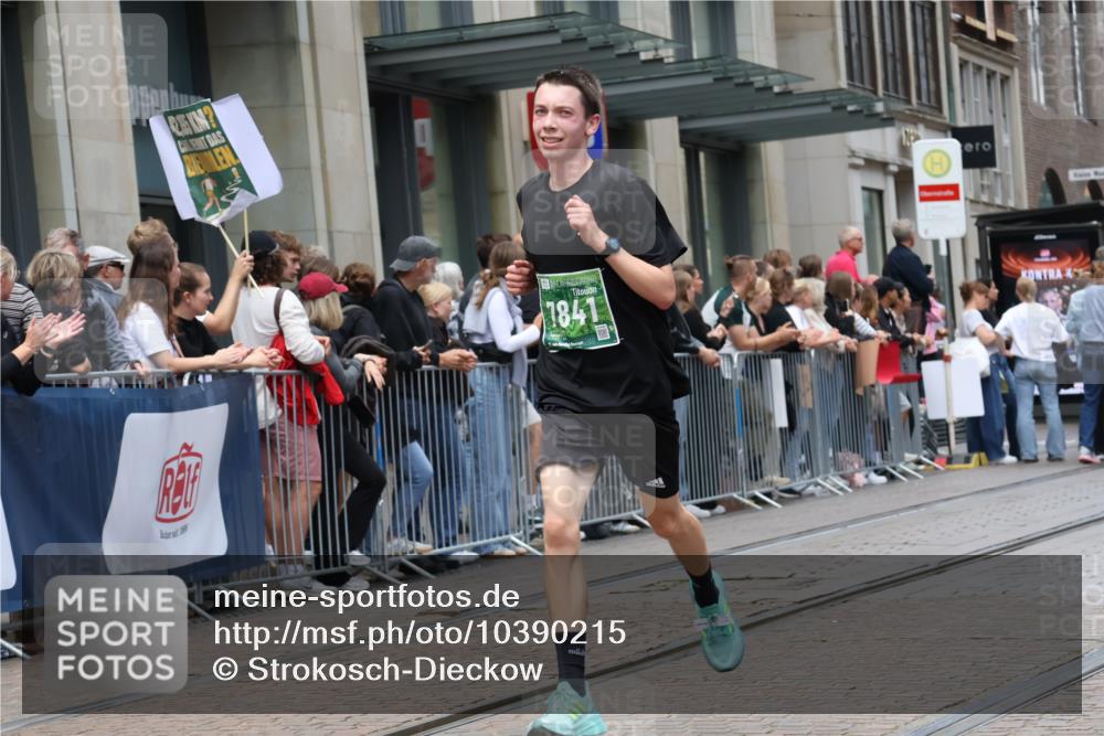 13.09.2026 - 21. swb-Marathon Bremen Strokosch-Dieckow http://msf.ph/oto/10390215 13.09.2026 13:02:21 Ziel 1795, 1850, 3609, 6918, 7841, 13237, 1667, 9583 meine-sportfotos.de