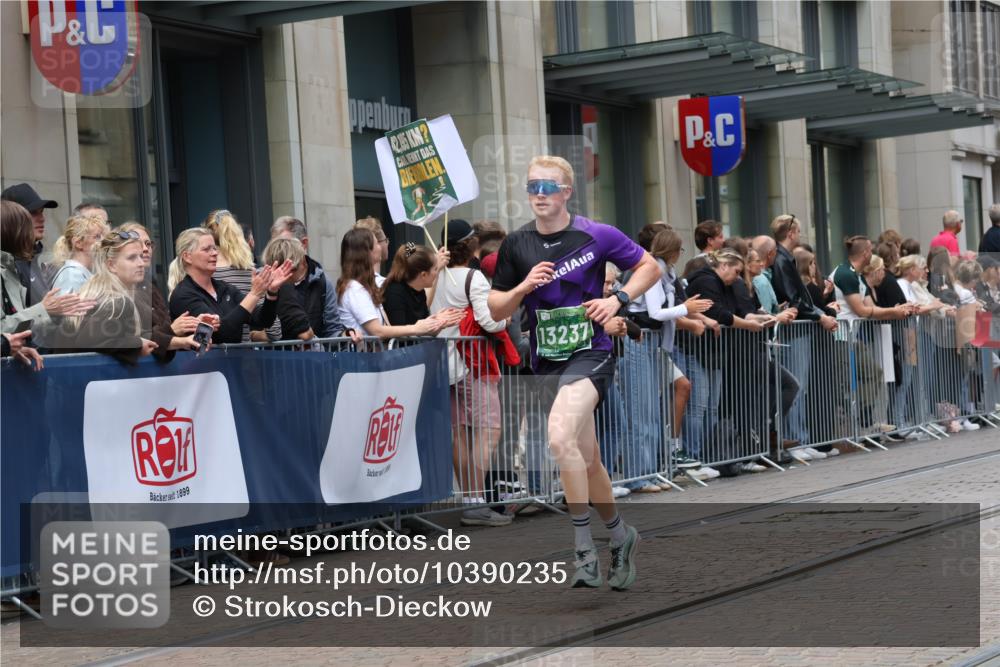 13.09.2026 - 21. swb-Marathon Bremen Strokosch-Dieckow http://msf.ph/oto/10390235 13.09.2026 13:02:26 Ziel 1381, 1795, 1850, 1862, 3609, 6918, 7265, 7841, 13237, 1667, 9583 meine-sportfotos.de