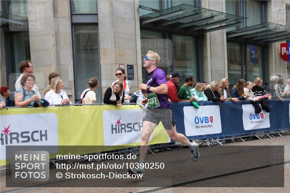 13.09.2026 - 21. swb-Marathon Bremen Strokosch-Dieckow http://msf.ph/oto/10390250 13.09.2026 13:02:28 Ziel 1381, 1795, 1850, 1862, 3609, 6918, 7265, 7841, 8319, 8325, 8331, 13237, 9583 meine-sportfotos.de