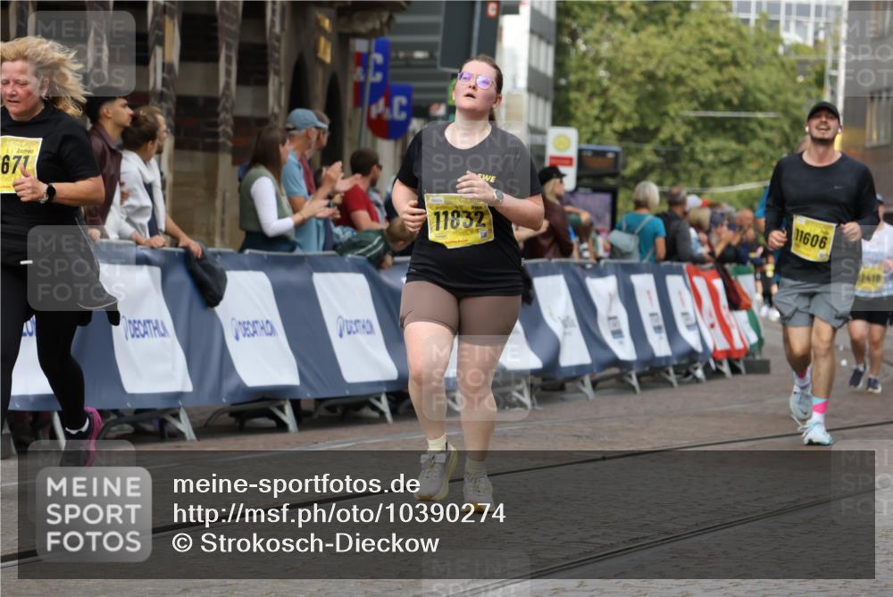 13.09.2026 - 21. swb-Marathon Bremen Strokosch-Dieckow http://msf.ph/oto/10390274 13.09.2026 11:13:00 Ziel 10354, 10743, 10874, 10875, 11090, 11657, 12234, 12423, 12497, 10804, 11048, 11357, 12393, 12418 meine-sportfotos.de