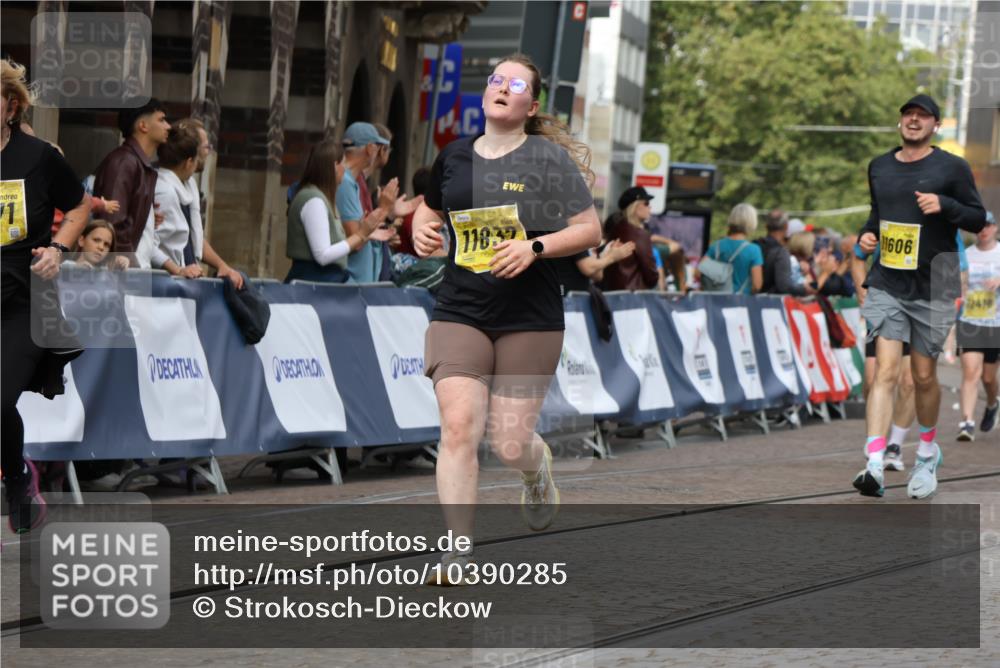 13.09.2026 - 21. swb-Marathon Bremen Strokosch-Dieckow http://msf.ph/oto/10390285 13.09.2026 11:13:01 Ziel 10354, 10483, 10743, 10874, 10875, 11090, 11657, 12234, 12423, 12497, 10804, 11048, 11357, 12393, 12418 meine-sportfotos.de