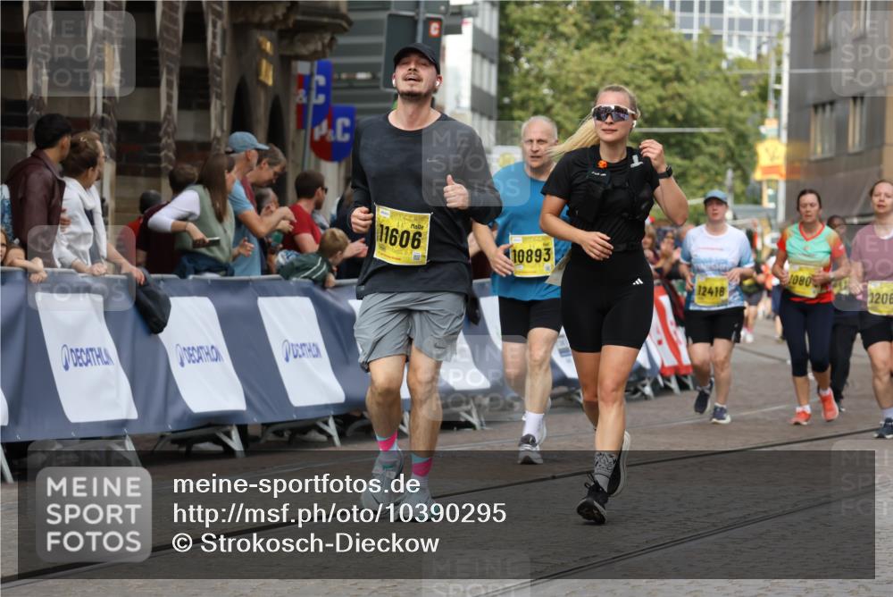 13.09.2026 - 21. swb-Marathon Bremen Strokosch-Dieckow http://msf.ph/oto/10390295 13.09.2026 11:13:03 Ziel 10354, 10483, 10743, 10874, 10875, 11090, 11657, 12234, 12423, 12497, 10804, 11048, 11357, 12393, 12418 meine-sportfotos.de