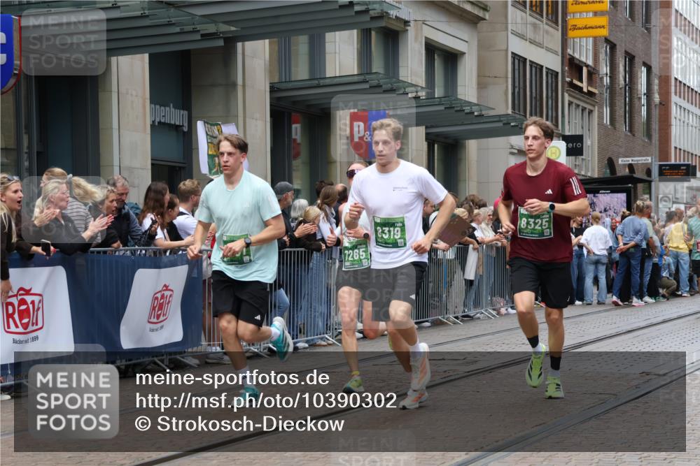 13.09.2026 - 21. swb-Marathon Bremen Strokosch-Dieckow http://msf.ph/oto/10390302 13.09.2026 13:02:42 Ziel 1381, 1862, 6918, 7265, 8319, 8325, 8331, 8756, 9200, 1795, 1850, 3609, 7841, 13237 meine-sportfotos.de