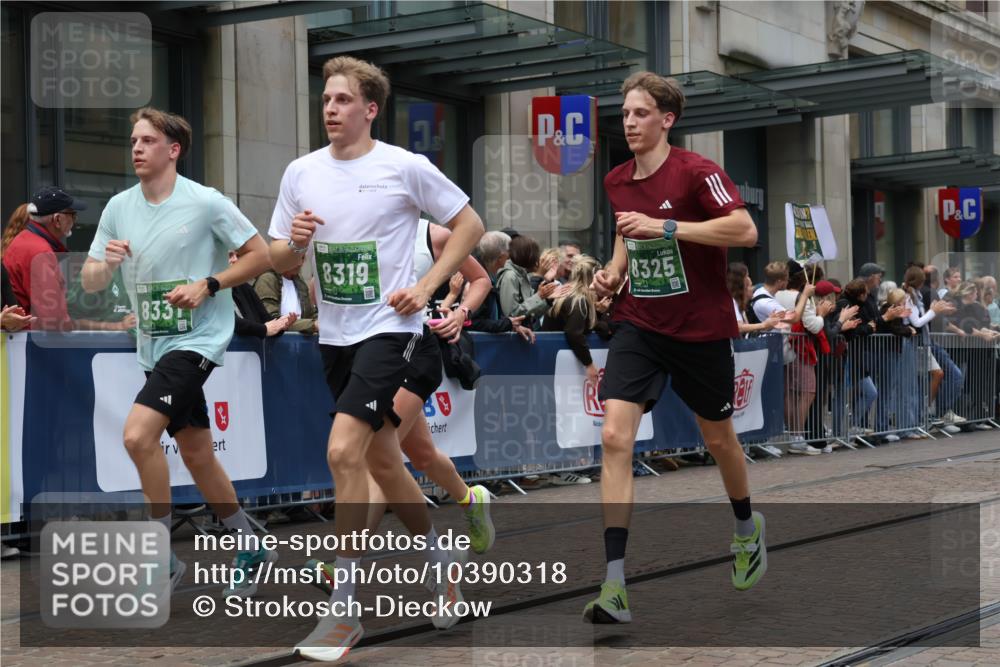 13.09.2026 - 21. swb-Marathon Bremen Strokosch-Dieckow http://msf.ph/oto/10390318 13.09.2026 13:02:44 Ziel 1381, 1862, 6918, 7265, 8028, 8319, 8325, 8331, 8756, 9200, 1795, 1850, 3609, 7841, 13237 meine-sportfotos.de