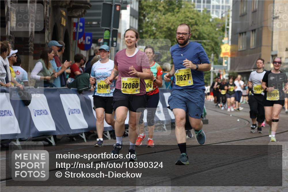 13.09.2026 - 21. swb-Marathon Bremen Strokosch-Dieckow http://msf.ph/oto/10390324 13.09.2026 11:13:07 Ziel 10354, 10483, 10743, 11657, 11671, 11832, 12234, 12423, 12497, 11048 meine-sportfotos.de