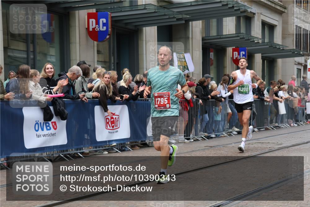 13.09.2026 - 21. swb-Marathon Bremen Strokosch-Dieckow http://msf.ph/oto/10390343 13.09.2026 13:02:48 Ziel 1381, 1862, 7206, 7265, 7478, 8028, 8319, 8325, 8331, 8756, 9200, 1381, 1795, 1850, 3609, 6918, 7841, 13237 meine-sportfotos.de
