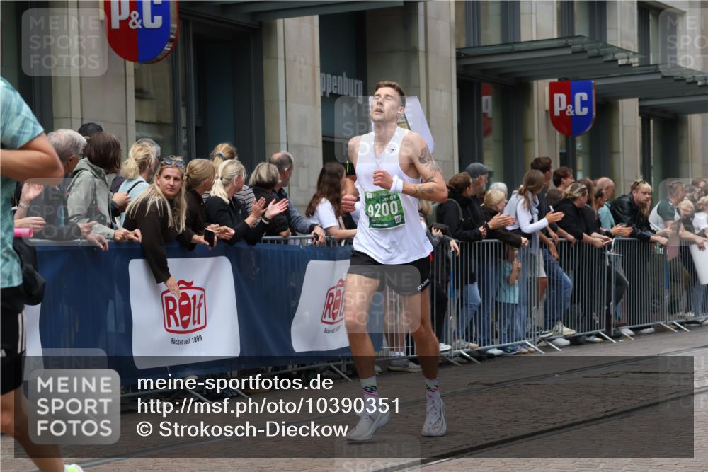 13.09.2026 - 21. swb-Marathon Bremen Strokosch-Dieckow http://msf.ph/oto/10390351 13.09.2026 13:02:49 Ziel 1862, 7206, 7265, 7478, 8028, 8319, 8325, 8331, 8756, 9200, 1381, 1795, 1850, 3609, 6918, 7265, 7841, 13237 meine-sportfotos.de