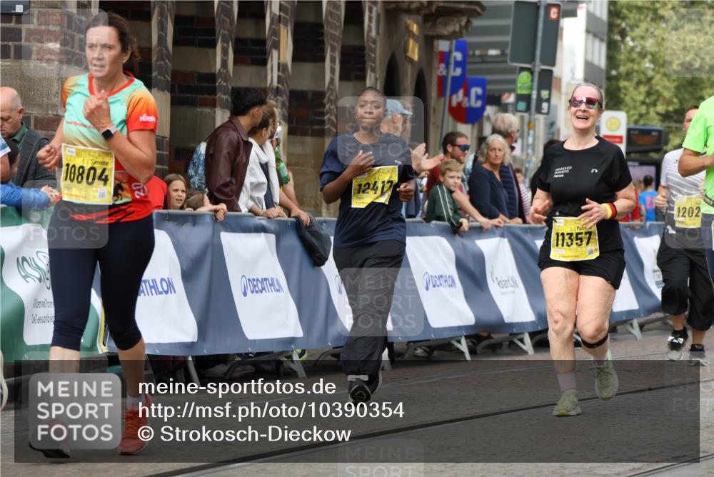 13.09.2026 - 21. swb-Marathon Bremen Strokosch-Dieckow http://msf.ph/oto/10390354 13.09.2026 11:13:12 Ziel 10483, 10893, 11606, 11627, 11657, 11671, 11832, 12050, 12060, 12423, 11670, 12460, 12521 meine-sportfotos.de