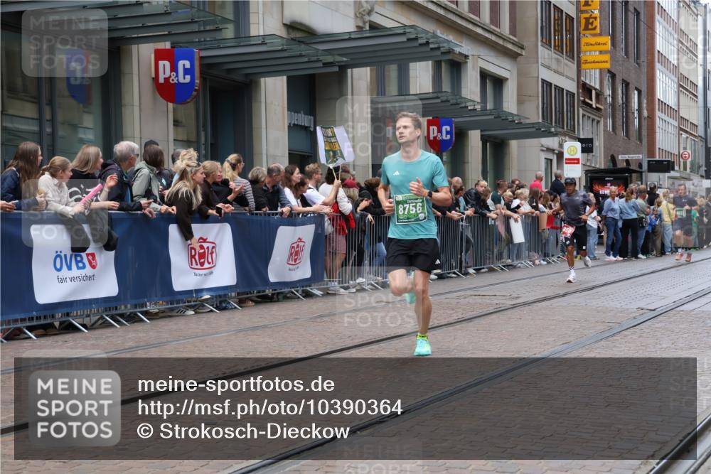 13.09.2026 - 21. swb-Marathon Bremen Strokosch-Dieckow http://msf.ph/oto/10390364 13.09.2026 13:02:51 Ziel 7206, 7478, 8028, 8319, 8325, 8331, 8756, 9200, 1381, 1795, 1850, 1862, 3609, 6918, 7265, 7841, 13237 meine-sportfotos.de