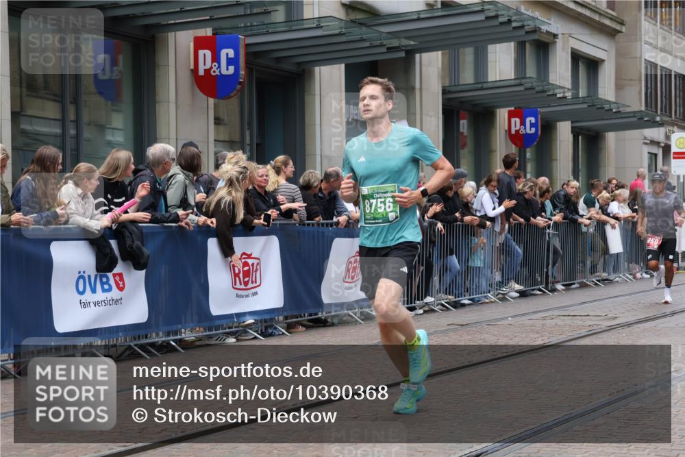 13.09.2026 - 21. swb-Marathon Bremen Strokosch-Dieckow http://msf.ph/oto/10390368 13.09.2026 13:02:51 Ziel 7206, 7478, 8028, 8319, 8325, 8331, 8756, 9200, 1381, 1795, 1850, 1862, 3609, 6918, 7265, 7841, 13237 meine-sportfotos.de