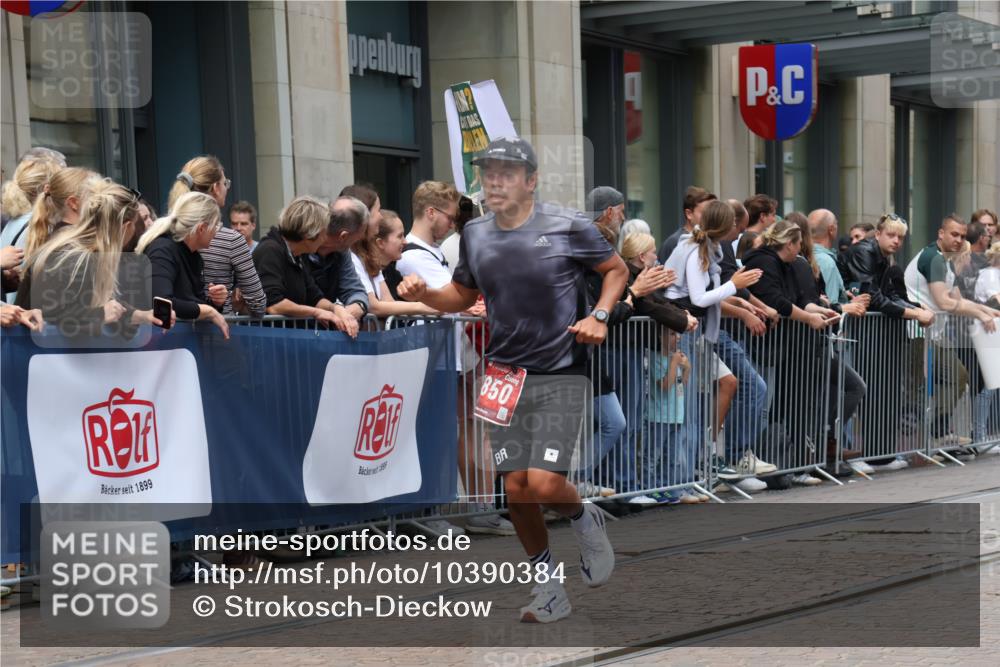 13.09.2026 - 21. swb-Marathon Bremen Strokosch-Dieckow http://msf.ph/oto/10390384 13.09.2026 13:02:54 Ziel 7206, 7478, 8028, 8756, 9200, 1381, 1795, 1850, 1862, 3609, 6918, 7265, 7841, 8319, 8325, 8331, 13237 meine-sportfotos.de