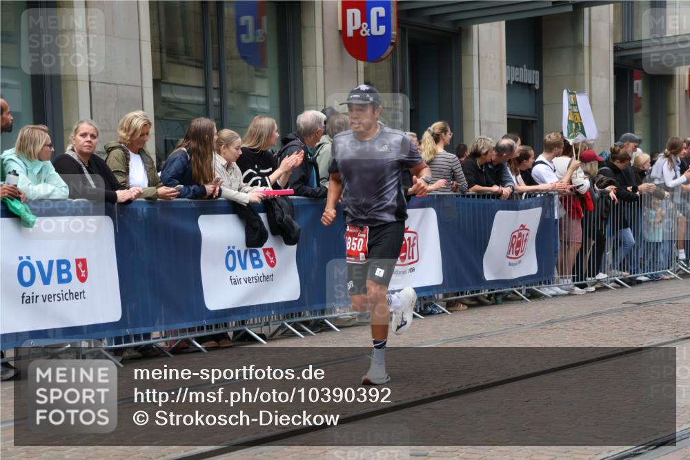 13.09.2026 - 21. swb-Marathon Bremen Strokosch-Dieckow http://msf.ph/oto/10390392 13.09.2026 13:02:55 Ziel 7206, 7478, 8028, 8756, 9200, 1381, 1795, 1850, 1862, 6918, 7265, 8319, 8325, 8331, 13237 meine-sportfotos.de