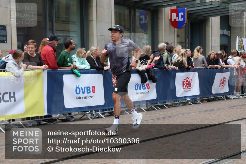 13.09.2026 - 21. swb-Marathon Bremen Strokosch-Dieckow http://msf.ph/oto/10390396 13.09.2026 13:02:55 Ziel 7206, 7478, 8028, 8756, 9200, 1381, 1795, 1850, 1862, 6918, 7265, 8319, 8325, 8331, 13237 meine-sportfotos.de
