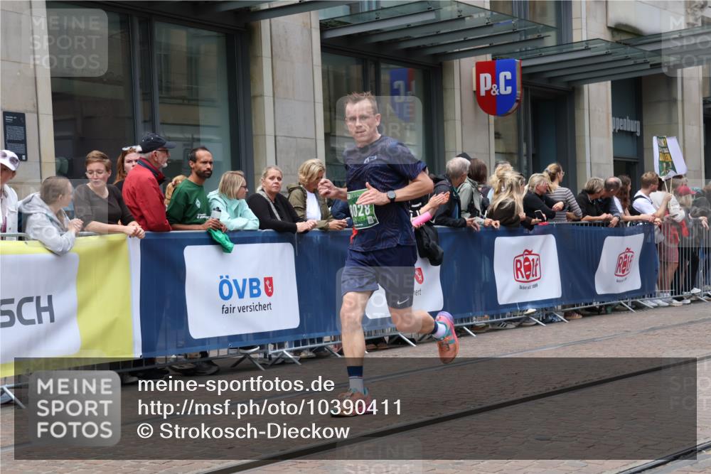 13.09.2026 - 21. swb-Marathon Bremen Strokosch-Dieckow http://msf.ph/oto/10390411 13.09.2026 13:02:58 Ziel 1372, 7206, 7478, 7715, 8028, 8756, 9200, 1381, 1795, 1850, 1862, 6918, 7265, 8319, 8325, 8331, 13237 meine-sportfotos.de