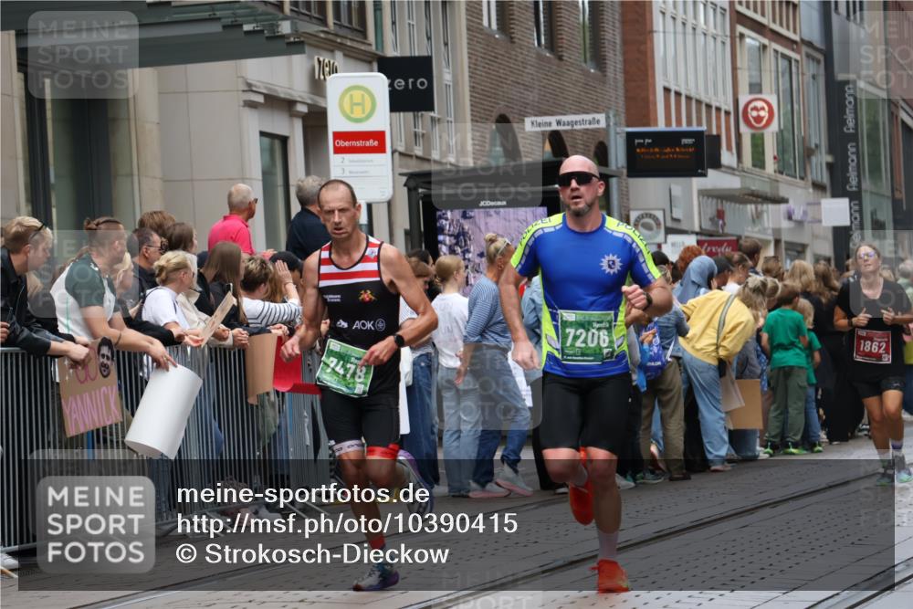 13.09.2026 - 21. swb-Marathon Bremen Strokosch-Dieckow http://msf.ph/oto/10390415 13.09.2026 13:03:00 Ziel 1372, 1950, 7206, 7478, 7715, 8028, 8756, 9200, 1381, 1795, 1850, 1862, 6918, 7265, 8319, 8325, 8331, 9200, 13237 meine-sportfotos.de