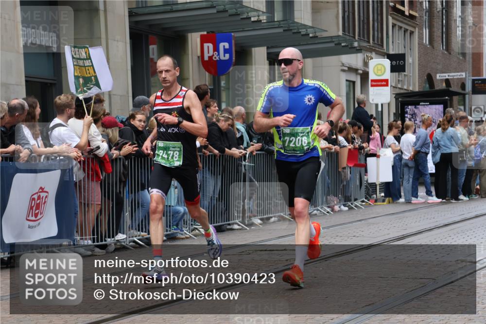 13.09.2026 - 21. swb-Marathon Bremen Strokosch-Dieckow http://msf.ph/oto/10390423 13.09.2026 13:03:02 Ziel 1372, 1950, 7206, 7478, 7715, 8028, 1381, 1850, 1862, 6918, 7265, 8319, 8325, 8331, 8756, 9200 meine-sportfotos.de