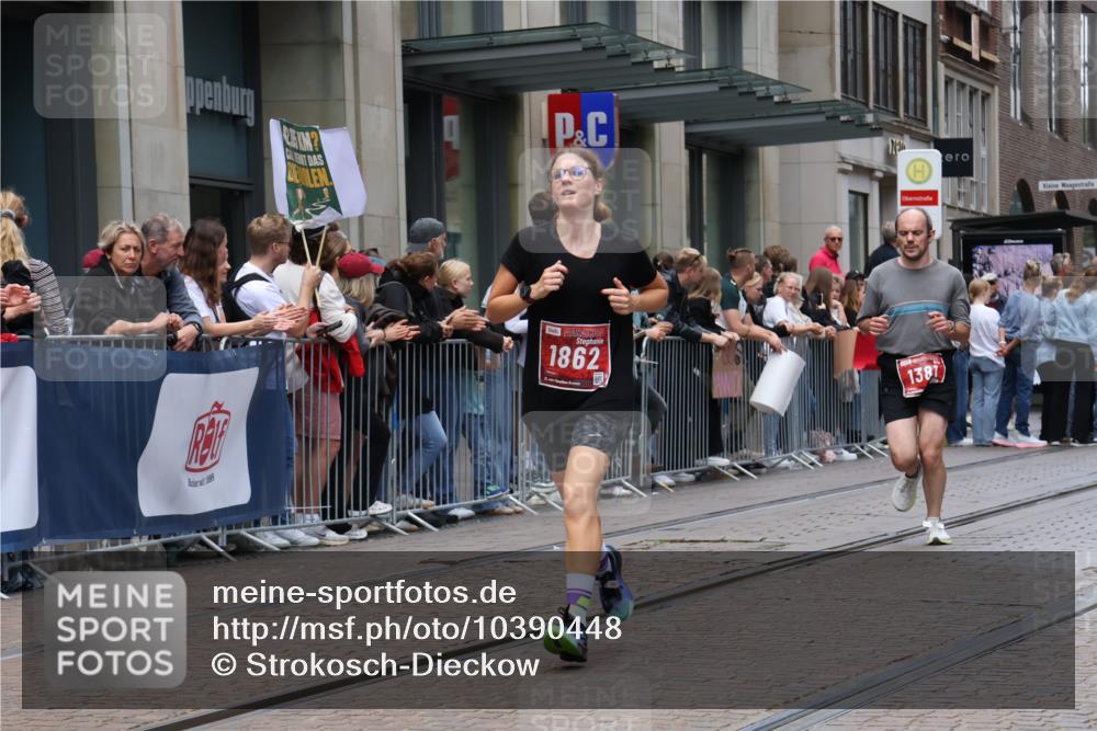 13.09.2026 - 21. swb-Marathon Bremen Strokosch-Dieckow http://msf.ph/oto/10390448 13.09.2026 13:03:07 Ziel 1372, 1950, 3092, 7206, 7478, 7715, 8028, 1381, 1862, 6918, 7265, 8319, 8325, 8331, 8756, 9200 meine-sportfotos.de