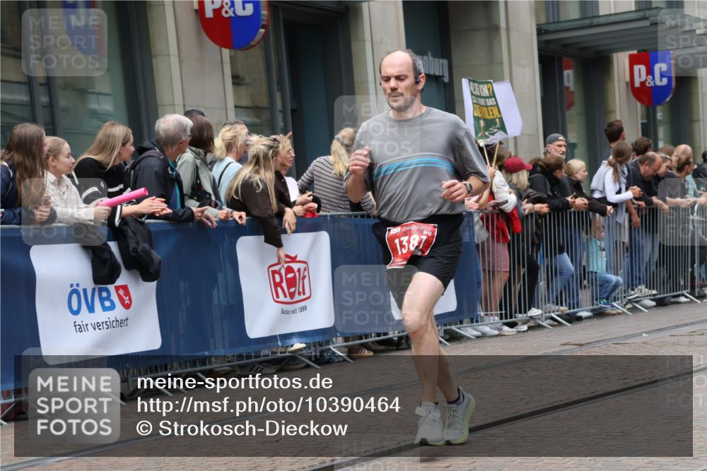 13.09.2026 - 21. swb-Marathon Bremen Strokosch-Dieckow http://msf.ph/oto/10390464 13.09.2026 13:03:09 Ziel 1090, 1372, 1950, 3092, 5024, 5719, 7206, 7478, 7715, 8028, 1381, 1862, 6918, 7265, 8028, 8319, 8325, 8331, 8756, 9200 meine-sportfotos.de