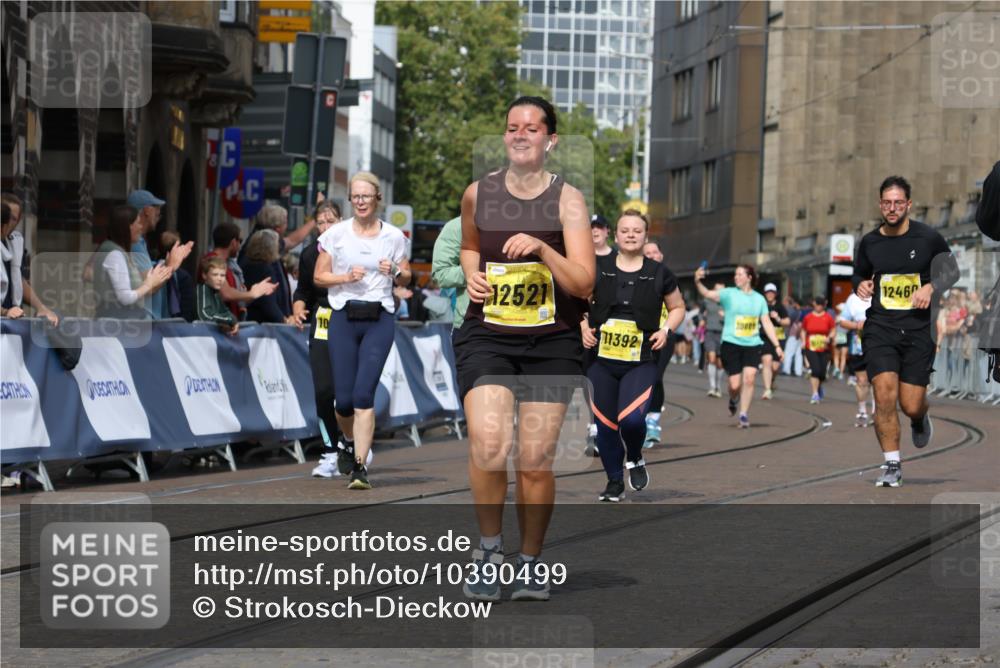 13.09.2026 - 21. swb-Marathon Bremen Strokosch-Dieckow http://msf.ph/oto/10390499 13.09.2026 11:13:33 Ziel 10804, 11048, 11357, 12393, 12418, 10330, 10766, 10889, 11078, 11084, 11999, 12010 meine-sportfotos.de
