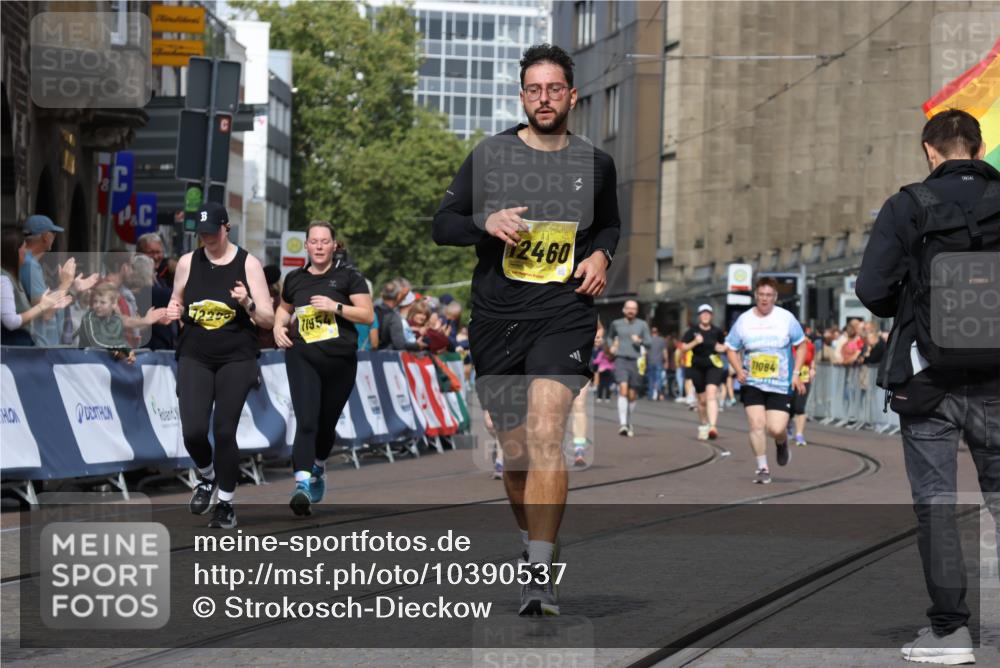 13.09.2026 - 21. swb-Marathon Bremen Strokosch-Dieckow http://msf.ph/oto/10390537 13.09.2026 11:13:37 Ziel 11048, 11670, 12521, 10330, 10766, 11078, 11999, 12010 meine-sportfotos.de