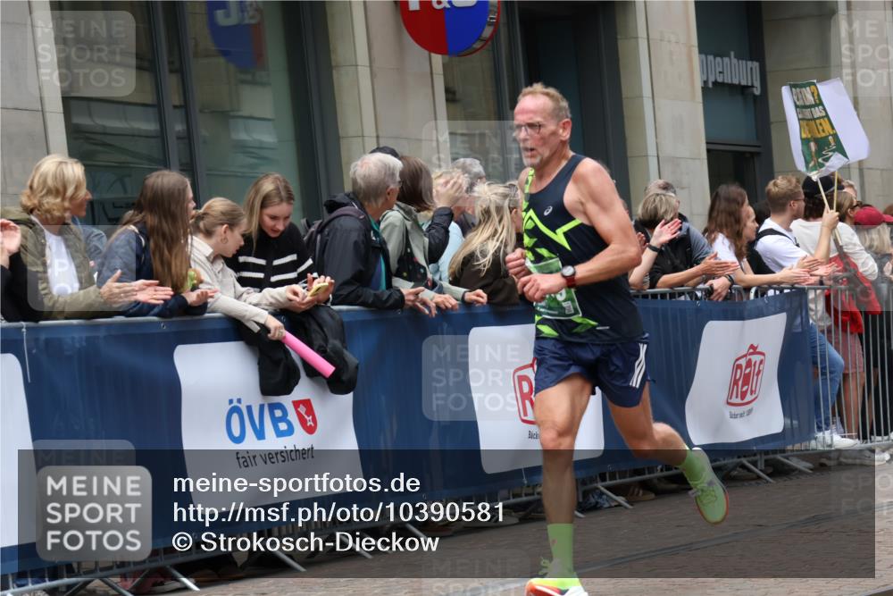 13.09.2026 - 21. swb-Marathon Bremen Strokosch-Dieckow http://msf.ph/oto/10390581 13.09.2026 13:03:38 Ziel 895, 1587, 2094, 2889, 3500, 4236, 8096, 9061, 9129, 9544, 9642, 1090, 1372, 1950, 3092, 5024, 5143, 5719, 6973, 7715 meine-sportfotos.de