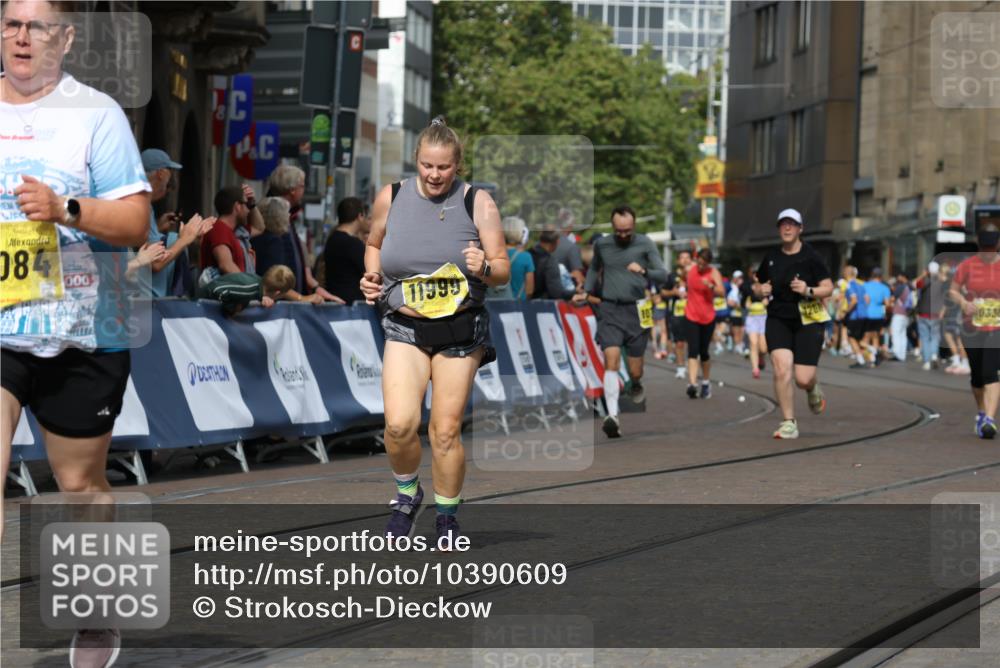 13.09.2026 - 21. swb-Marathon Bremen Strokosch-Dieckow http://msf.ph/oto/10390609 13.09.2026 11:13:45 Ziel 10484, 10545, 10883, 11392, 11670, 11954, 12280, 12460, 12521, 10330, 10491, 10799, 10880, 11078 meine-sportfotos.de