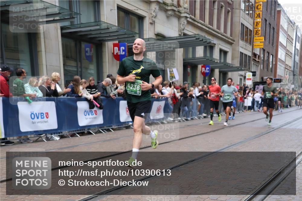 13.09.2026 - 21. swb-Marathon Bremen Strokosch-Dieckow http://msf.ph/oto/10390613 13.09.2026 13:03:44 Ziel 895, 2094, 2889, 3500, 4110, 4236, 6815, 8096, 9061, 9129, 9544, 9642, 9813, 1090, 1372, 1587, 1950, 3092, 5024, 5143, 5719, 6973, 7715, 8096 meine-sportfotos.de