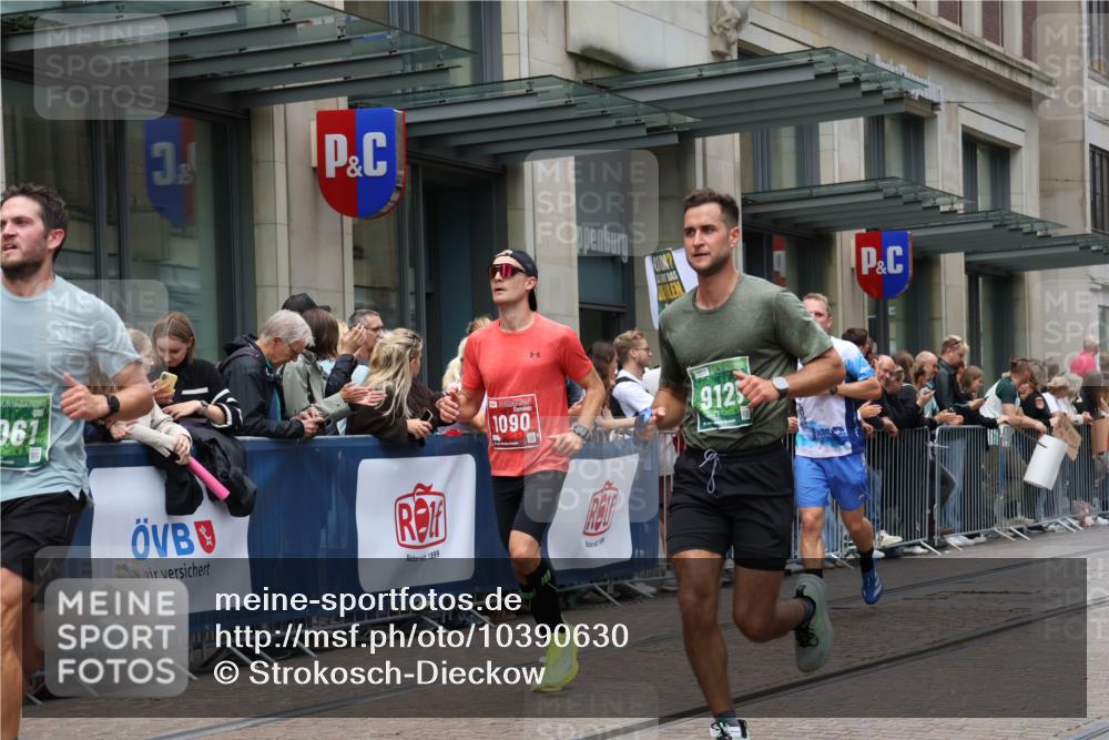 13.09.2026 - 21. swb-Marathon Bremen Strokosch-Dieckow http://msf.ph/oto/10390630 13.09.2026 13:03:46 Ziel 895, 2094, 2889, 3424, 3500, 4110, 4236, 6815, 9061, 9129, 9544, 9642, 9813, 1090, 1372, 1587, 1950, 3092, 5024, 5143, 5719, 6973, 7715, 8096 meine-sportfotos.de
