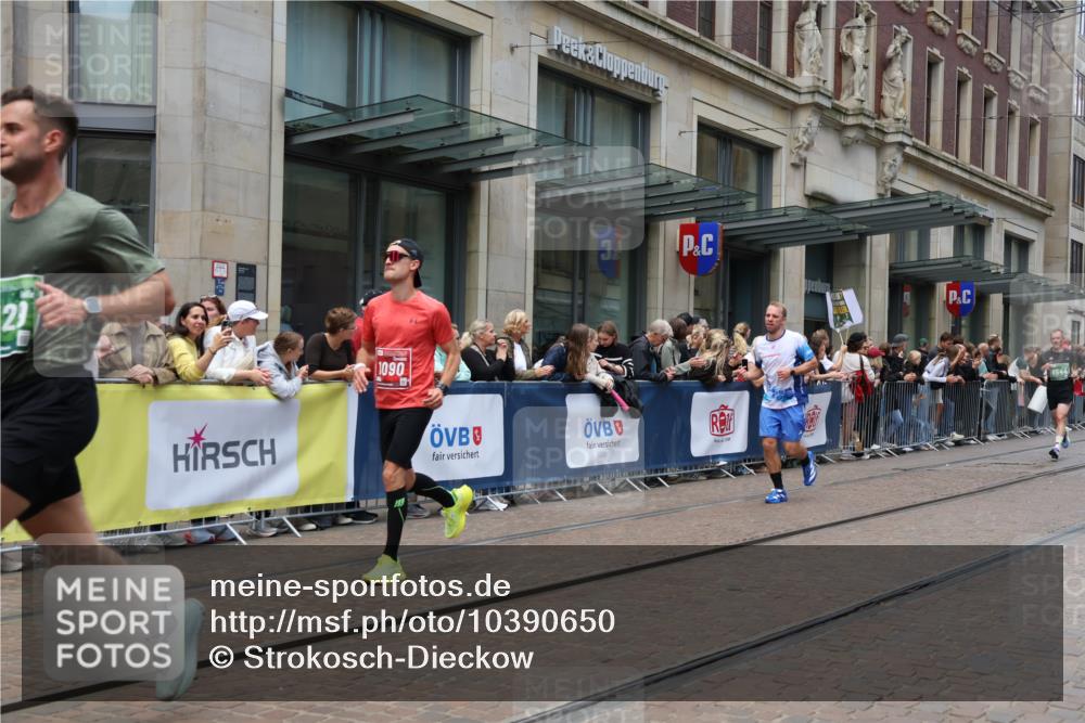13.09.2026 - 21. swb-Marathon Bremen Strokosch-Dieckow http://msf.ph/oto/10390650 13.09.2026 13:03:48 Ziel 895, 2094, 2889, 3424, 3500, 4110, 4236, 6815, 9061, 9129, 9544, 9642, 9813, 1090, 1587, 1950, 2889, 3092, 5024, 5143, 5719, 6973, 8096 meine-sportfotos.de