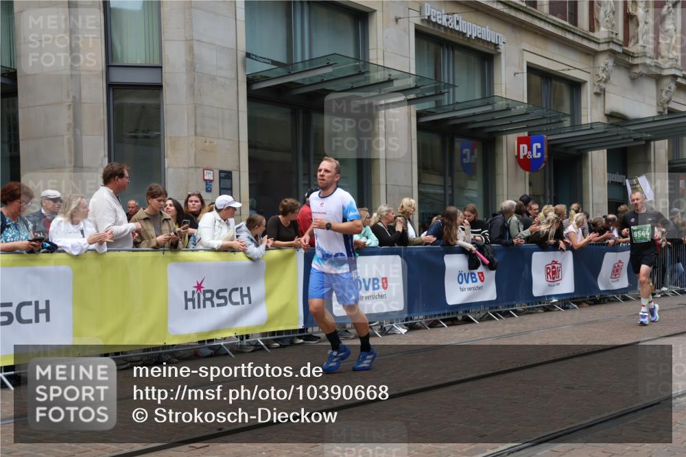 13.09.2026 - 21. swb-Marathon Bremen Strokosch-Dieckow http://msf.ph/oto/10390668 13.09.2026 13:03:50 Ziel 895, 2094, 3424, 3500, 4110, 4236, 6815, 9061, 9129, 9544, 9813, 1090, 1587, 1950, 2889, 3092, 5024, 5143, 5719, 6973, 8096, 9642 meine-sportfotos.de