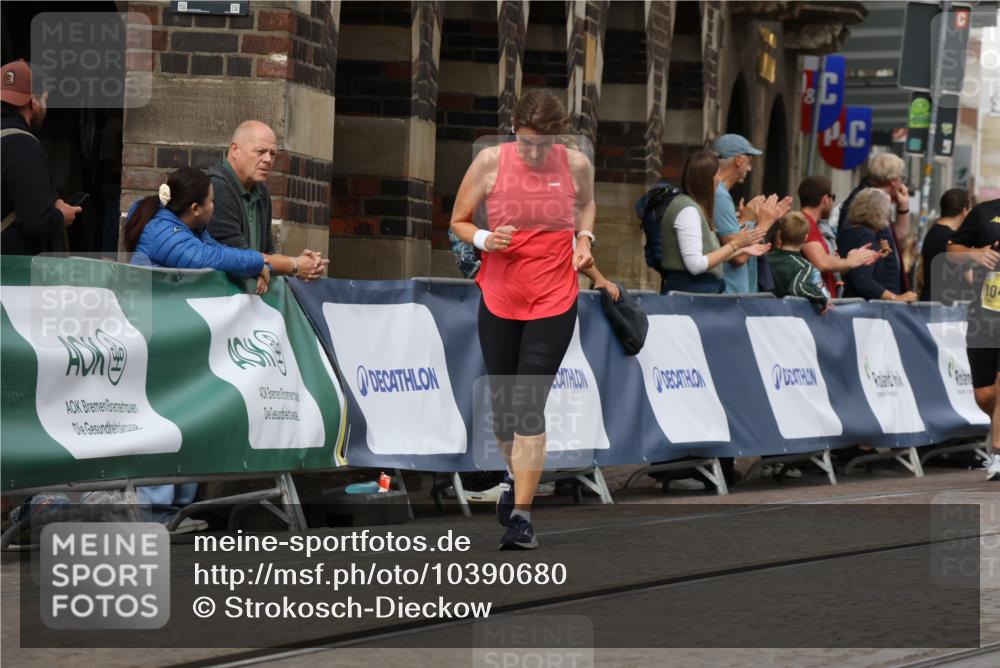 13.09.2026 - 21. swb-Marathon Bremen Strokosch-Dieckow http://msf.ph/oto/10390680 13.09.2026 11:14:02 Ziel 10330, 10545, 10766, 10889, 11078, 11084, 11954, 11999, 12010, 12280, 10402, 10586, 10854, 11027, 11233, 11535, 11864, 11902 meine-sportfotos.de