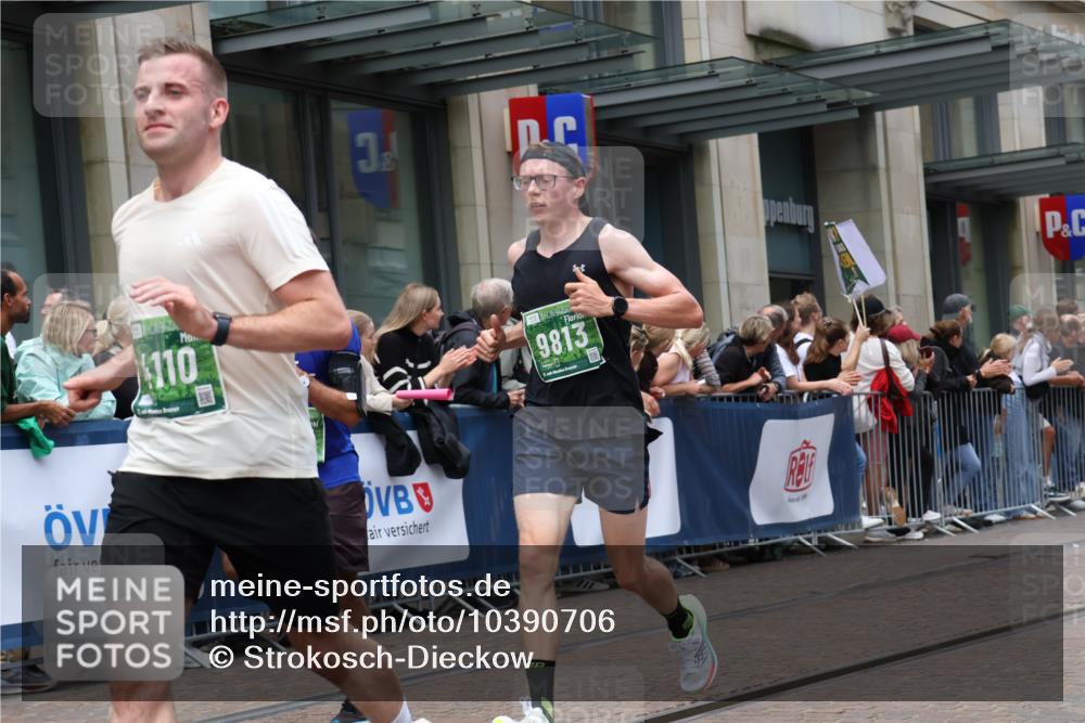 13.09.2026 - 21. swb-Marathon Bremen Strokosch-Dieckow http://msf.ph/oto/10390706 13.09.2026 13:04:00 Ziel 650, 744, 1860, 3284, 3424, 4110, 4239, 6815, 7871, 9544, 9813, 895, 1587, 2094, 2889, 3500, 4236, 5143, 6973, 8096, 9061, 9129, 9544, 9642 meine-sportfotos.de