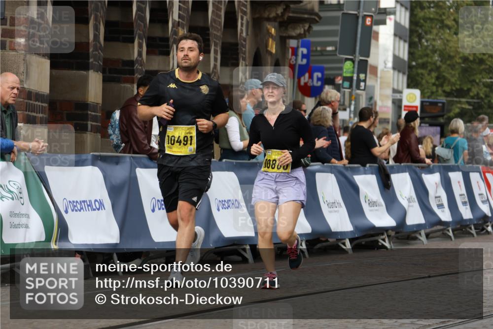 13.09.2026 - 21. swb-Marathon Bremen Strokosch-Dieckow http://msf.ph/oto/10390711 13.09.2026 11:14:06 Ziel 10330, 10766, 10889, 11078, 11084, 11999, 12010, 10395, 10396, 10402, 10586, 10784, 10854, 11233, 11535, 11703, 11864, 12100 meine-sportfotos.de