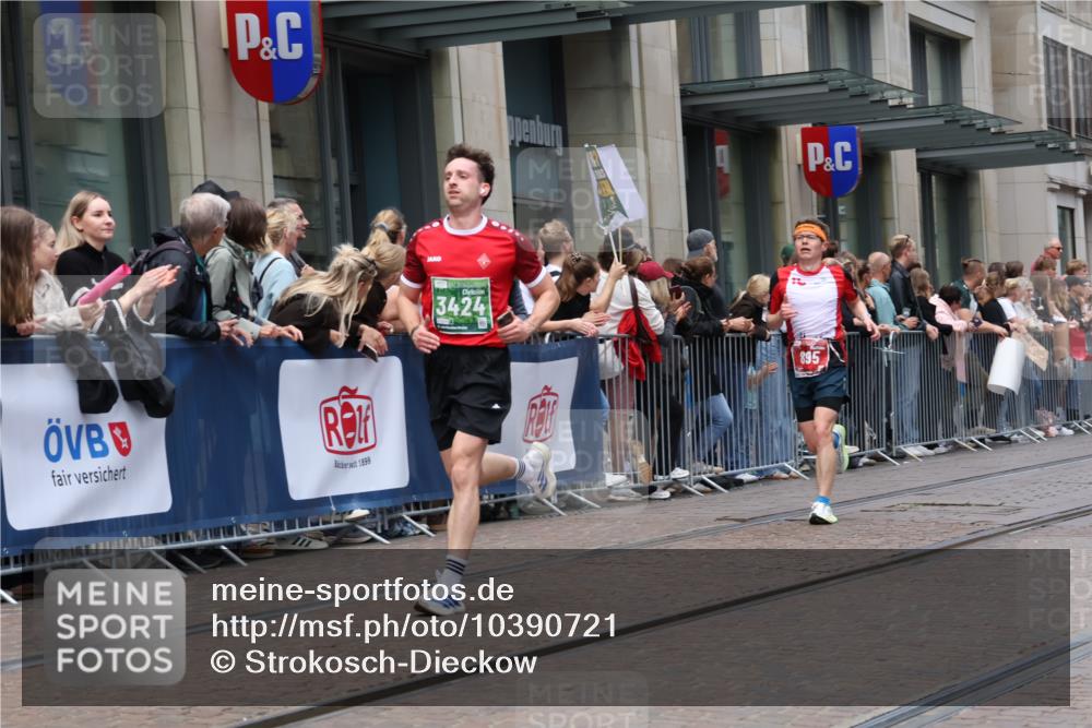 13.09.2026 - 21. swb-Marathon Bremen Strokosch-Dieckow http://msf.ph/oto/10390721 13.09.2026 13:04:02 Ziel 650, 744, 1860, 3284, 3424, 4110, 4239, 6815, 7871, 9813, 895, 1587, 2094, 2889, 3500, 4236, 8096, 9061, 9129, 9544, 9642 meine-sportfotos.de