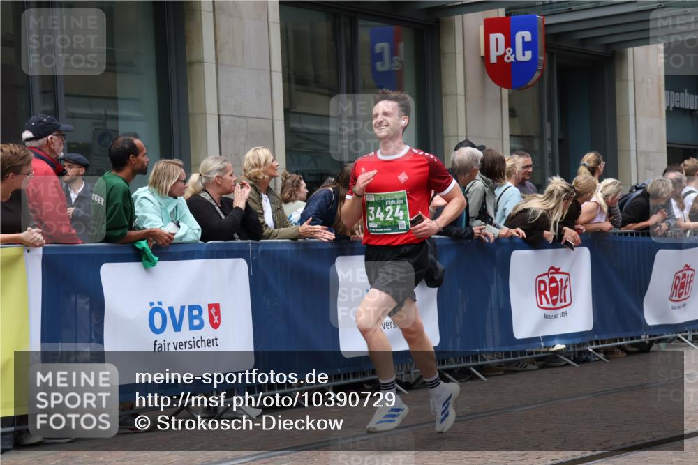 13.09.2026 - 21. swb-Marathon Bremen Strokosch-Dieckow http://msf.ph/oto/10390729 13.09.2026 13:04:02 Ziel 650, 744, 1860, 3284, 3424, 4110, 4239, 6815, 7871, 9813, 895, 1587, 2094, 2889, 3500, 4236, 8096, 9061, 9129, 9544, 9642 meine-sportfotos.de