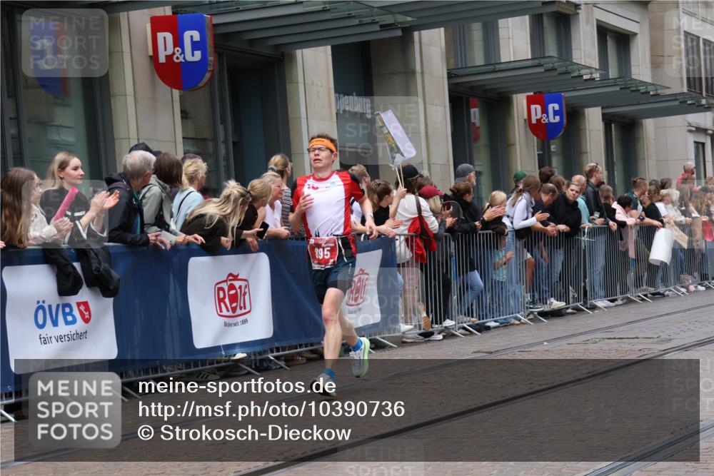 13.09.2026 - 21. swb-Marathon Bremen Strokosch-Dieckow http://msf.ph/oto/10390736 13.09.2026 13:04:03 Ziel 650, 744, 1223, 1860, 3284, 3424, 4110, 4239, 6815, 7871, 8936, 9813, 895, 1587, 2094, 2889, 3500, 4236, 8096, 9061, 9129, 9544, 9642 meine-sportfotos.de