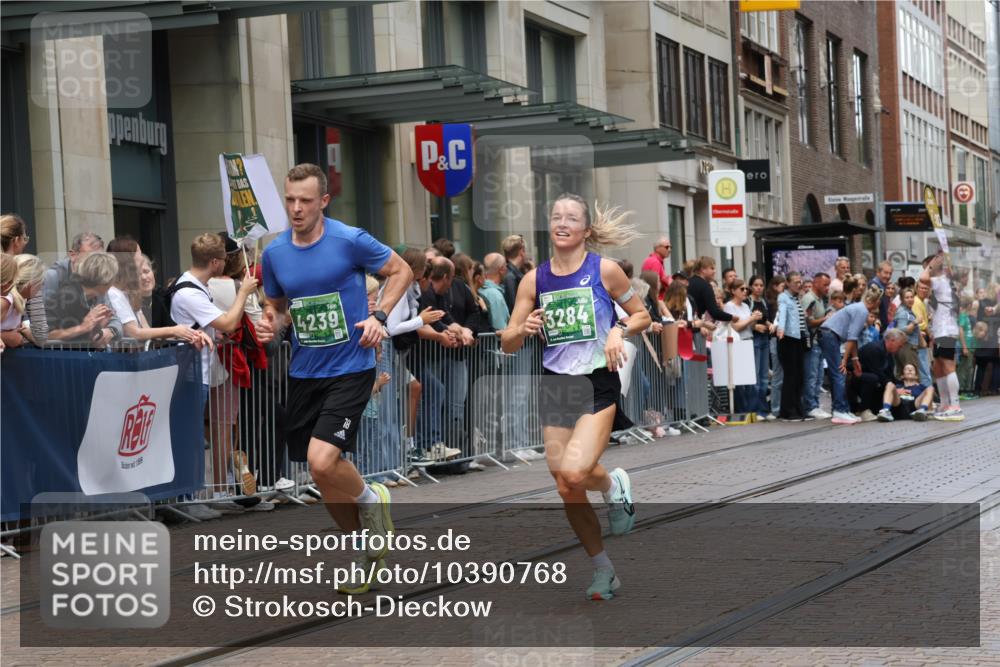 13.09.2026 - 21. swb-Marathon Bremen Strokosch-Dieckow http://msf.ph/oto/10390768 13.09.2026 13:04:07 Ziel 650, 744, 1223, 1224, 1860, 2207, 2956, 3284, 3424, 4110, 4239, 6815, 7871, 8936, 9813, 13034, 895, 2094, 2889, 3500, 4236, 6815, 8096, 9061, 9129, 9544, 9642 meine-sportfotos.de