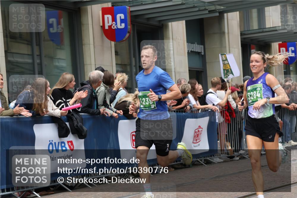 13.09.2026 - 21. swb-Marathon Bremen Strokosch-Dieckow http://msf.ph/oto/10390776 13.09.2026 13:04:08 Ziel 650, 744, 1223, 1224, 1860, 2207, 2956, 3284, 3424, 4110, 4239, 7871, 8936, 9813, 13034, 895, 2094, 2889, 3500, 4110, 4236, 6815, 8096, 9061, 9129, 9544, 9642 meine-sportfotos.de