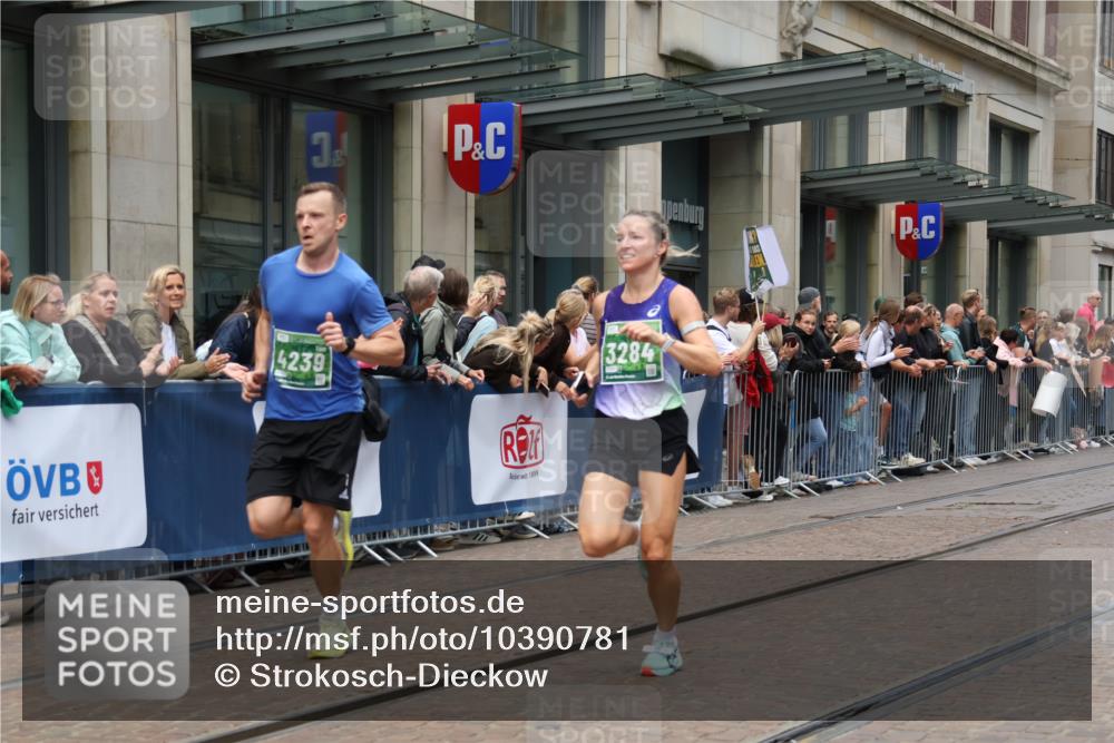13.09.2026 - 21. swb-Marathon Bremen Strokosch-Dieckow http://msf.ph/oto/10390781 13.09.2026 13:04:08 Ziel 650, 744, 1223, 1224, 1860, 2207, 2956, 3284, 3424, 4110, 4239, 7871, 8936, 9813, 13034, 895, 2094, 2889, 3500, 4110, 4236, 6815, 8096, 9061, 9129, 9544, 9642 meine-sportfotos.de