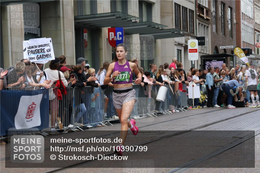 13.09.2026 - 21. swb-Marathon Bremen Strokosch-Dieckow http://msf.ph/oto/10390799 13.09.2026 13:04:12 Ziel 650, 744, 1223, 1224, 1860, 2207, 2956, 3284, 4239, 5283, 7871, 8701, 8936, 9070, 13034, 895, 2094, 2889, 3424, 3500, 4110, 4236, 6815, 9061, 9129, 9544, 9642, 9813 meine-sportfotos.de