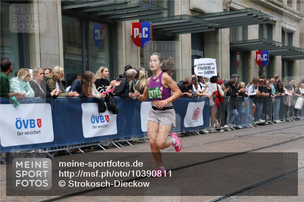 13.09.2026 - 21. swb-Marathon Bremen Strokosch-Dieckow http://msf.ph/oto/10390811 13.09.2026 13:04:13 Ziel 650, 744, 1223, 1224, 1860, 2207, 2956, 3284, 4239, 5283, 7871, 8701, 8936, 9070, 13034, 895, 2094, 2889, 3424, 3500, 4110, 4236, 6815, 9061, 9129, 9544, 9642, 9813 meine-sportfotos.de