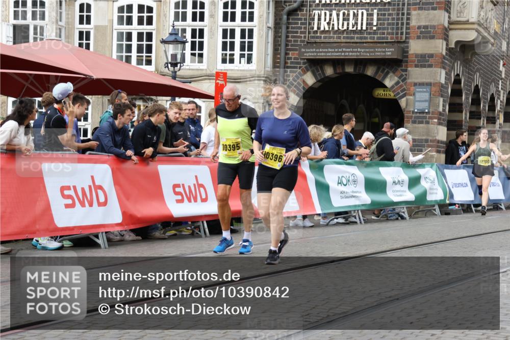 13.09.2026 - 21. swb-Marathon Bremen Strokosch-Dieckow http://msf.ph/oto/10390842 13.09.2026 11:14:29 Ziel 10402, 10491, 10586, 10854, 10880, 11027, 11233, 11535, 11864, 11902, 10519, 10705, 11186, 11408 meine-sportfotos.de