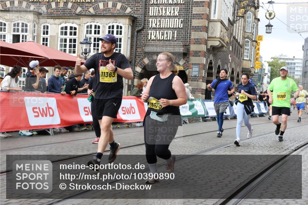 13.09.2026 - 21. swb-Marathon Bremen Strokosch-Dieckow http://msf.ph/oto/10390890 13.09.2026 11:14:36 Ziel 10395, 10396, 10402, 10586, 10784, 10854, 11173, 11233, 11363, 11535, 11703, 11864, 12100, 10519, 10557, 10705, 10776, 10805, 11097, 11098, 11186, 11288, 11408, 11876, 12191, 12193 meine-sportfotos.de