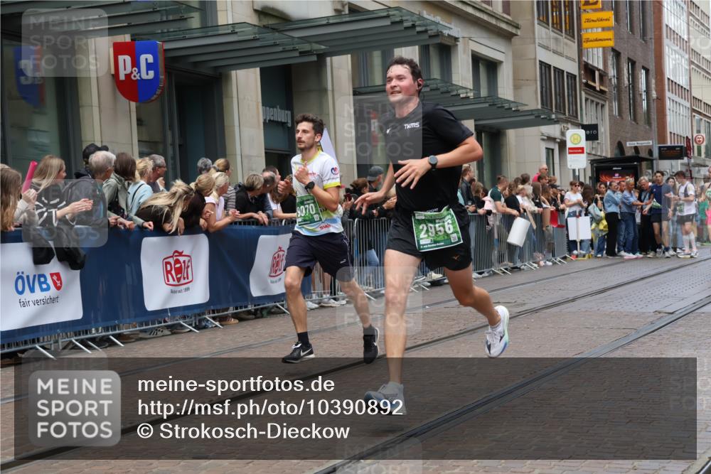 13.09.2026 - 21. swb-Marathon Bremen Strokosch-Dieckow http://msf.ph/oto/10390892 13.09.2026 13:04:25 Ziel 744, 1223, 1224, 1712, 2207, 2646, 2956, 5283, 5674, 7538, 7814, 8054, 8701, 8936, 9070, 9306, 9495, 9689, 13034, 13187, 650, 744, 1860, 3284, 3424, 4110, 4239, 6815, 7871, 9544, 9813 meine-sportfotos.de