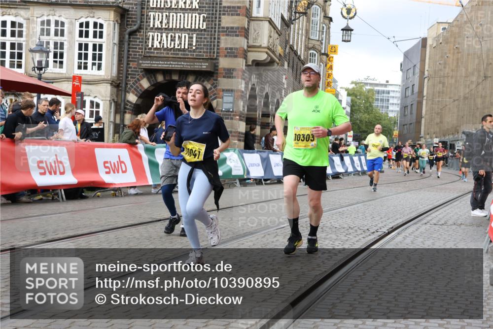 13.09.2026 - 21. swb-Marathon Bremen Strokosch-Dieckow http://msf.ph/oto/10390895 13.09.2026 11:14:37 Ziel 10303, 10395, 10396, 10402, 10586, 10784, 10854, 11041, 11140, 11173, 11233, 11363, 11535, 11703, 11864, 12100, 10519, 10557, 10705, 10776, 10805, 11097, 11098, 11186, 11288, 11876, 12191, 12193 meine-sportfotos.de