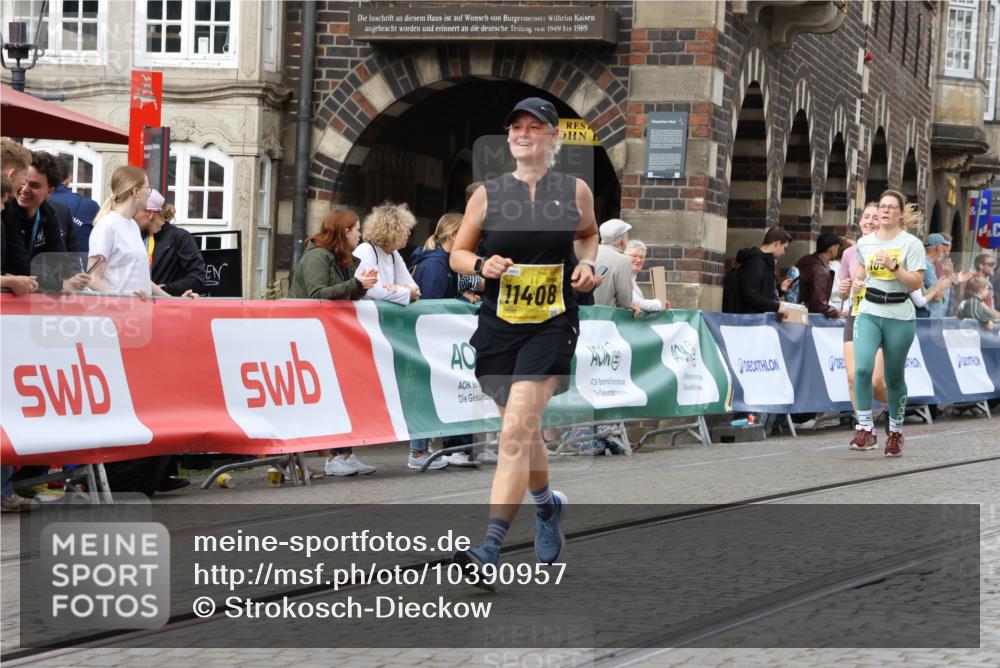 13.09.2026 - 21. swb-Marathon Bremen Strokosch-Dieckow http://msf.ph/oto/10390957 13.09.2026 11:14:47 Ziel 10303, 10395, 10396, 10586, 10722, 10784, 10854, 11041, 11140, 11173, 11363, 11703, 12100, 12112, 12431, 10271, 10557, 10605, 10752, 10776, 10805, 11085, 11288, 11645, 11673, 11876, 11974, 12191, 12193, 12333 meine-sportfotos.de