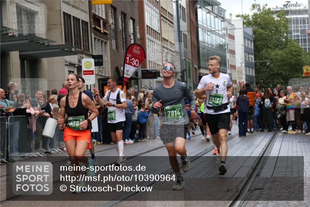 13.09.2026 - 21. swb-Marathon Bremen Strokosch-Dieckow http://msf.ph/oto/10390964 13.09.2026 13:04:35 Ziel 1336, 1712, 2646, 3196, 5283, 5674, 6708, 7538, 7814, 8054, 8701, 9070, 9306, 9495, 9689, 13187, 650, 744, 1223, 1224, 1860, 2207, 2956, 3284, 3424, 4239, 7871, 8701, 8936, 13034 meine-sportfotos.de