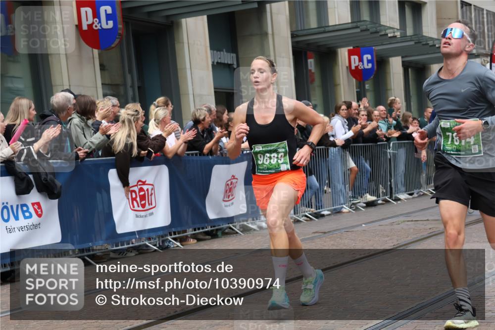 13.09.2026 - 21. swb-Marathon Bremen Strokosch-Dieckow http://msf.ph/oto/10390974 13.09.2026 13:04:36 Ziel 1336, 1712, 2646, 3196, 5283, 5674, 6708, 7538, 7814, 8054, 9070, 9306, 9495, 9689, 13187, 650, 744, 1223, 1224, 1860, 2207, 2956, 3284, 4239, 7871, 8701, 8936, 9070, 13034 meine-sportfotos.de