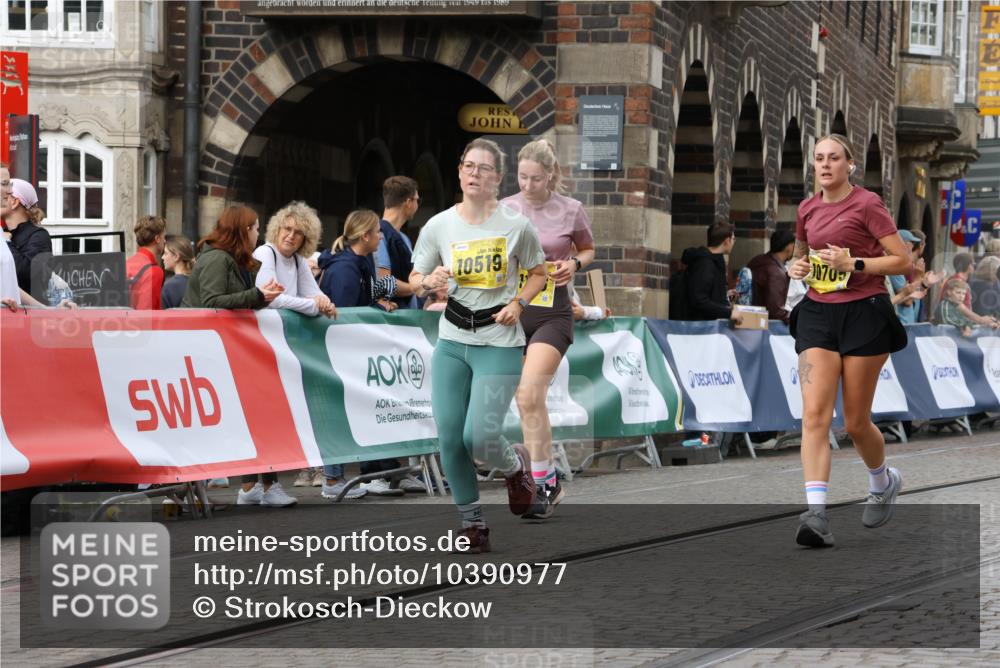 13.09.2026 - 21. swb-Marathon Bremen Strokosch-Dieckow http://msf.ph/oto/10390977 13.09.2026 11:14:50 Ziel 10303, 10395, 10396, 10722, 10784, 11041, 11140, 11173, 11363, 11408, 11703, 12100, 12112, 12431, 10271, 10325, 10605, 10752, 10776, 11085, 11645, 11673, 11694, 11810, 11974, 12110, 12333 meine-sportfotos.de