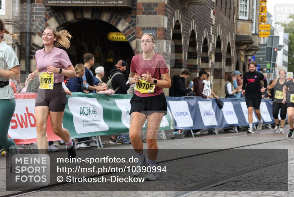 13.09.2026 - 21. swb-Marathon Bremen Strokosch-Dieckow http://msf.ph/oto/10390994 13.09.2026 11:14:51 Ziel 10303, 10395, 10396, 10722, 10784, 11041, 11140, 11173, 11363, 11408, 11703, 12100, 12112, 12431, 10271, 10325, 10605, 10752, 11085, 11645, 11673, 11694, 11810, 11974, 12110, 12333 meine-sportfotos.de